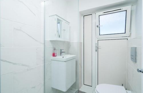 Southbury Apartamento | Charming Enfield Stay Relaxing Private Room in Great Location