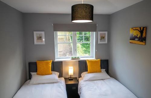 Bingham Casa | Charming Entire House By Newman Stays Short Lets & Serviced Accommodation Bingham With Free WiFi, Smart TV & Great Location