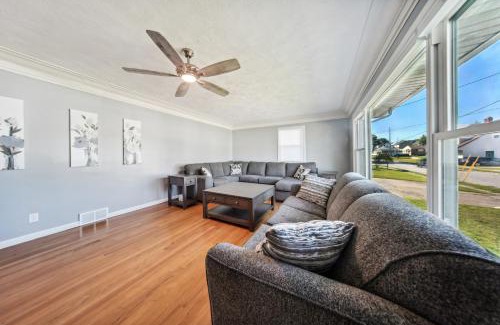 Erie Casa | Charming Erie Home about 2 Mi to Downtown Delights!