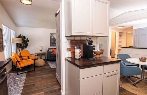 Lansing Casa | Charming Executive 3Bed-2Full Bath HOME - McLaren-Sparrow /Breslin n