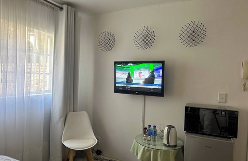 Greater Johannesburg Metropolitan Area Apartamento | Charming Executive Studio, Solar Power, Wifi