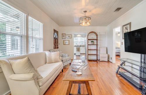 Fairhope Casa | Charming Fairhope Home about 2 Mi to North Beach Park!