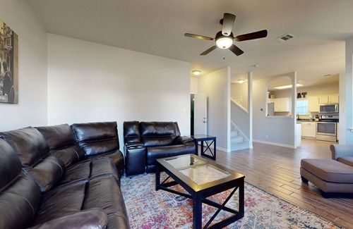 Helotes Casa | Charming family friendly home, enclosed backyard & 20 miles from San Antonio