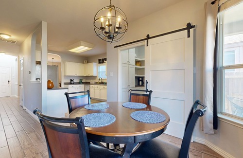 Helotes Casa | Charming family friendly home, enclosed backyard & 20 miles from San Antonio