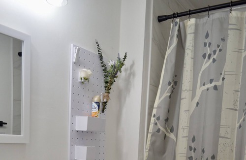 Winston - Salem Cabaña | Charming Family Getaway: Pet-Friendly Haven, very close to Wake!