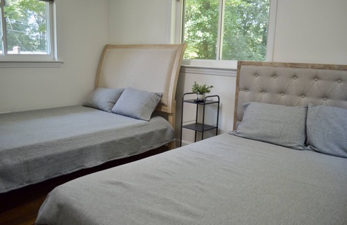 Winston - Salem Cabaña | Charming Family Getaway: Pet-Friendly Haven, very close to Wake!