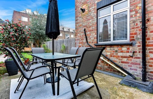 Clapton Apartamento | Charming Family Abode: Beautiful Home with Outdoor Space