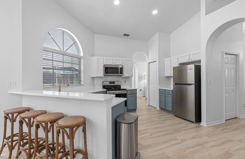 Sunridge Woods Casa | Charming Family Getaway 10 Miles from Disney
