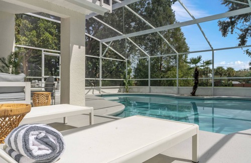 Sunridge Woods Casa | Charming Family Getaway 10 Miles from Disney