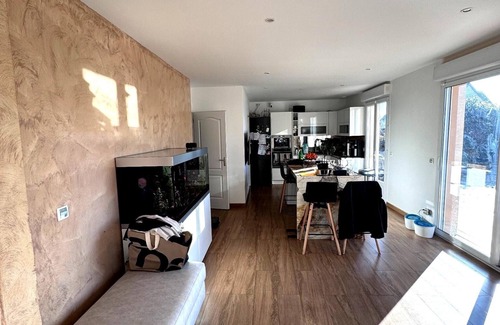 Vicq Casa | Charming Family House with Garden and Heated Swimming Pool 1 hour from Paris