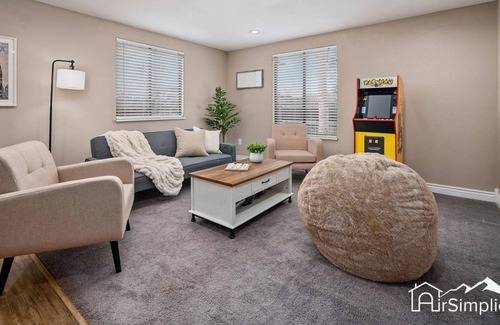 Trendwood and Frankline Square Casa | Charming Family Retreat Redesigned Large Yard