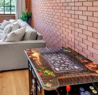 Glenunga Casa | Charming Family Retreat with Arcade - Glenunga