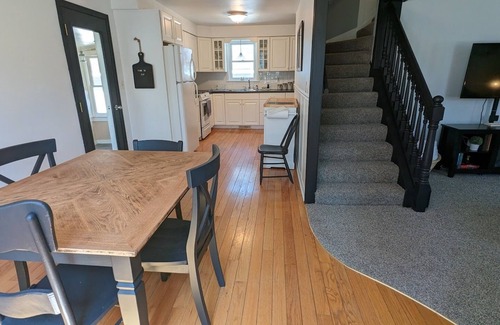 Montague Casa | Charming Farmhouse Cottage near Lake