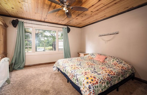 Anna Otro | Charming farmhouse on a beautiful horse ranch-Shawnee Hills Wine Trail