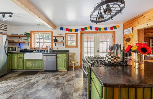 Jay Otro | Charming Farmhouse, Sauna - 4 bedrooms, WiFi, AC in Upper Jay
