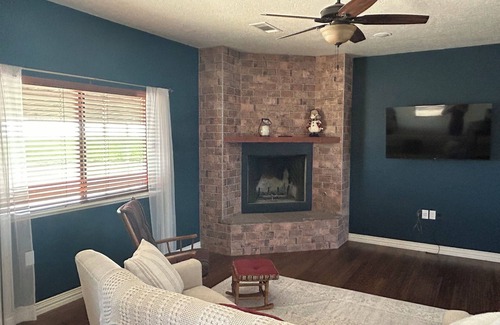 Eddy County Otro | Charming Farmhouse-2 bedroom in a quiet country setting only minutes from town.