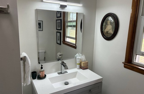 Munfordville Otro | Charming Farmhouse Retreat with Scenic Views, Spacious Yard and Perfect Location