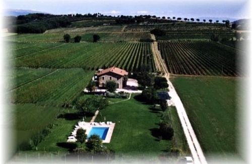 Torgiano Apartamento | Encantadora casa de campo con piscina cerca de Asís y Perugia, en una finca de vino