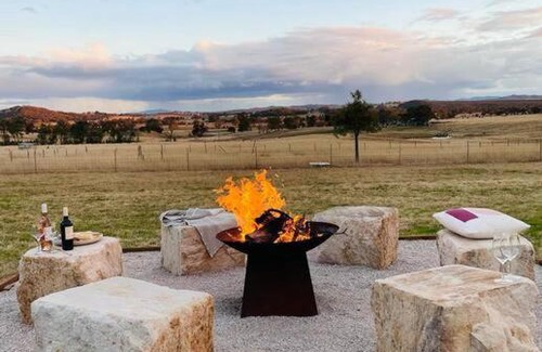 Cooks Gap Casa | Charming Farmstay, Expansive Views & Custom Bar