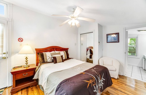 Hammondsport Apartamento | Charming First Floor Studio with Partial AC, WiFi, TV, and Electric Fireplace