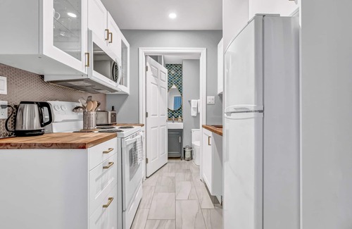 Downtown Halifax Casa | Charming first floor flat in historic old south district near waterfront