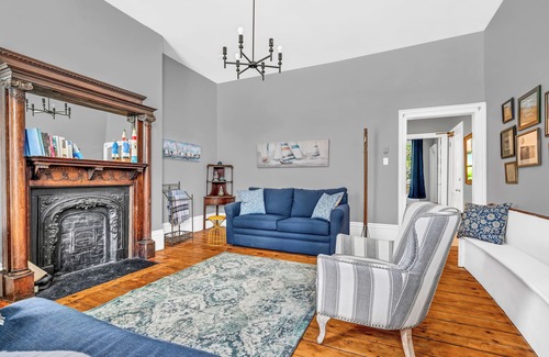Downtown Halifax Casa | Charming first floor flat in historic old south district near waterfront