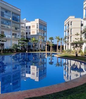 Cherrat Apartamento | Charming Flat with Pool view Fast Wi-Fi