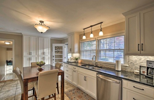 Florence Casa | Charming Florence Getaway w/ Fireplace & Grill!