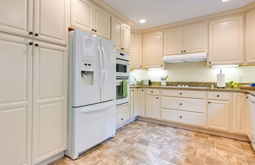 Flushing Township Cabaña | Charming Flushing Cottage w/ Deck + Spacious Yard!