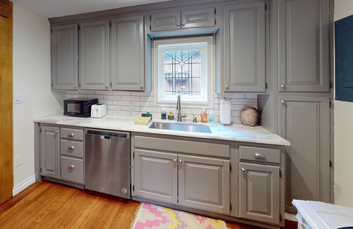 South Colby Casa | Charming forest cottage with gorgeous garden, fireplace & prime location