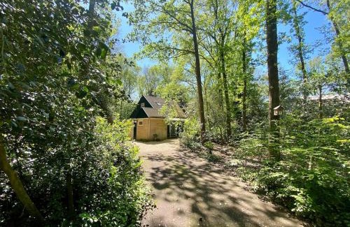 Wateren Casa | Charming forest house with fairytale forest garden