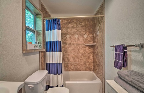 Lake Worth Apartamento | Charming Fort Worth Apartment - 8 Mi to Downtown!