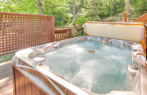 Whittier Cabaña | Charming 'fox Den' Cabin in Whittier w/ Hot Tub!