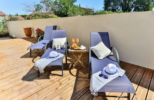 Saint-Etienne-du-Gres Casa | Charming new air-conditioned villa just 10 minutes from Les Baux de Provnce, a sure-fire favourite!