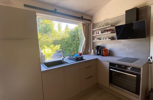 Saint-Etienne-du-Gres Apartamento | charming little mazet surrounded by nature