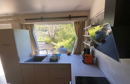 Saint-Etienne-du-Gres Apartamento | charming little mazet surrounded by nature