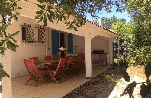 Domino Casa | Charming house, very quiet, with garden, next to the sea