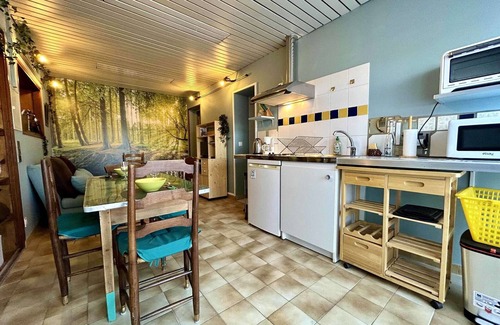 Saint-Pierre-d'Oleron Casa | Casa Adosada 2P con WiFi, Centro de Saint-Pierre-d'Oléron, Cerca Comercios y Ciclovías