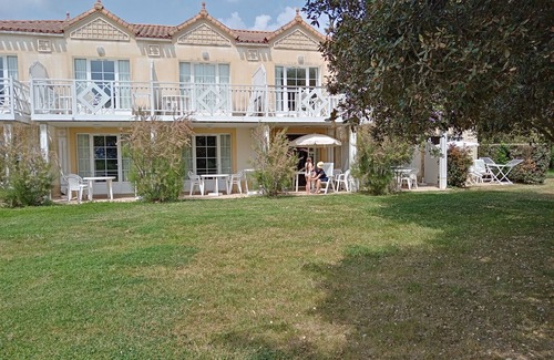 Bourgenay Apartamento | Charming T2 ground floor with heated pool