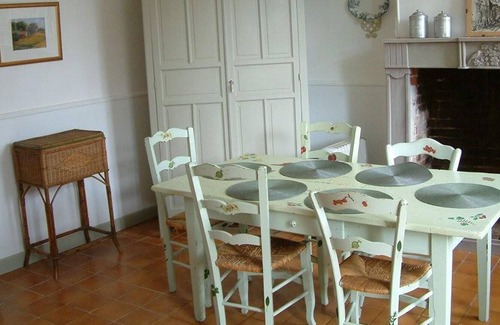 Fontaine-Fourches Cabaña | Charming French Countryside Self-Catering Cottage
