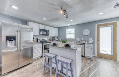 Fort Worth Casa | Charming, Freshly Renovated Home Renovated Home W/ Large Backyard