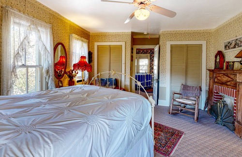 Eureka Springs Historic District Cabaña | Charming fully restored cottage with balcony, private hot tub, balcony & views