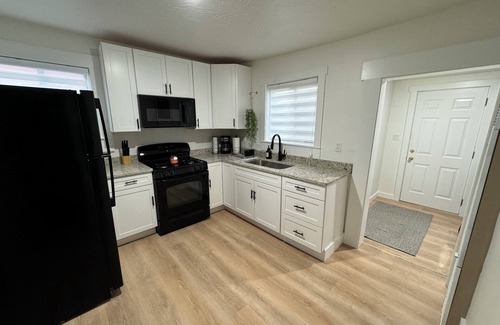 Evanston Casa | Charming fully remodeled 2-bedroom house with WiFi in Evanston