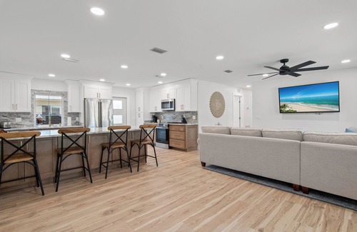 Vero Beach Casa | Charming, Fully Renovated 3bd/2bth house in awesome Vero Beach. Dogs welcome!