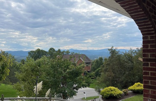 Burnt Chimney Casa | Charming furnished basement with kitchen and full bathroom in adorable Vinton