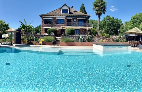 Meyssac Casa | Charming gîte with large capacity