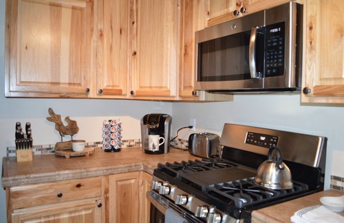 Whispering Forest Cabina | Charming Gambrel Cabin, Renovated, View Deck w/firepit, BBQ, large lot, peaceful