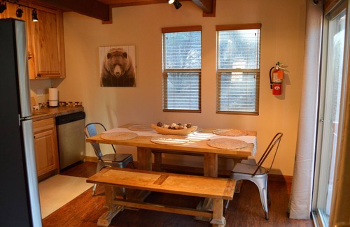 Whispering Forest Cabina | Charming Gambrel Cabin, Renovated, View Deck w/firepit, BBQ, large lot, peaceful