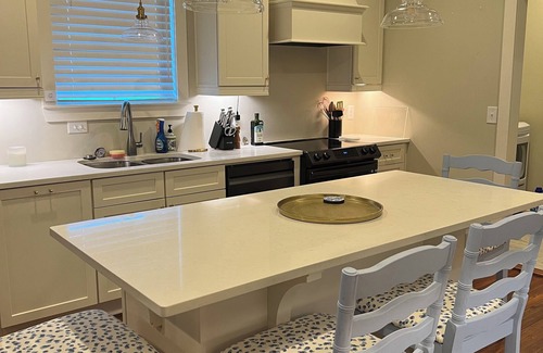 Opelika Cabaña | Charming Game Day House