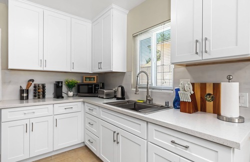 Rancho Cucamonga Casa | Charming Garden 2 bedrooms House with Modern Comforts